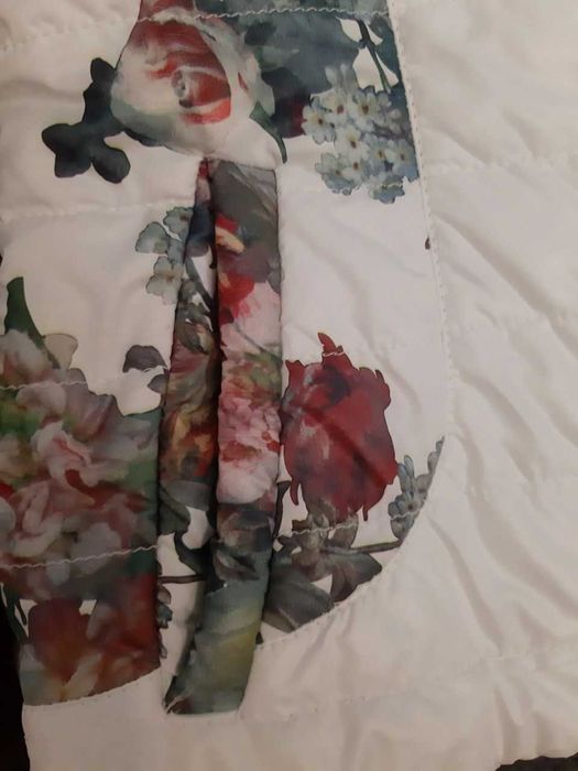 Осіння (демісезонна) біла жіноча куртка