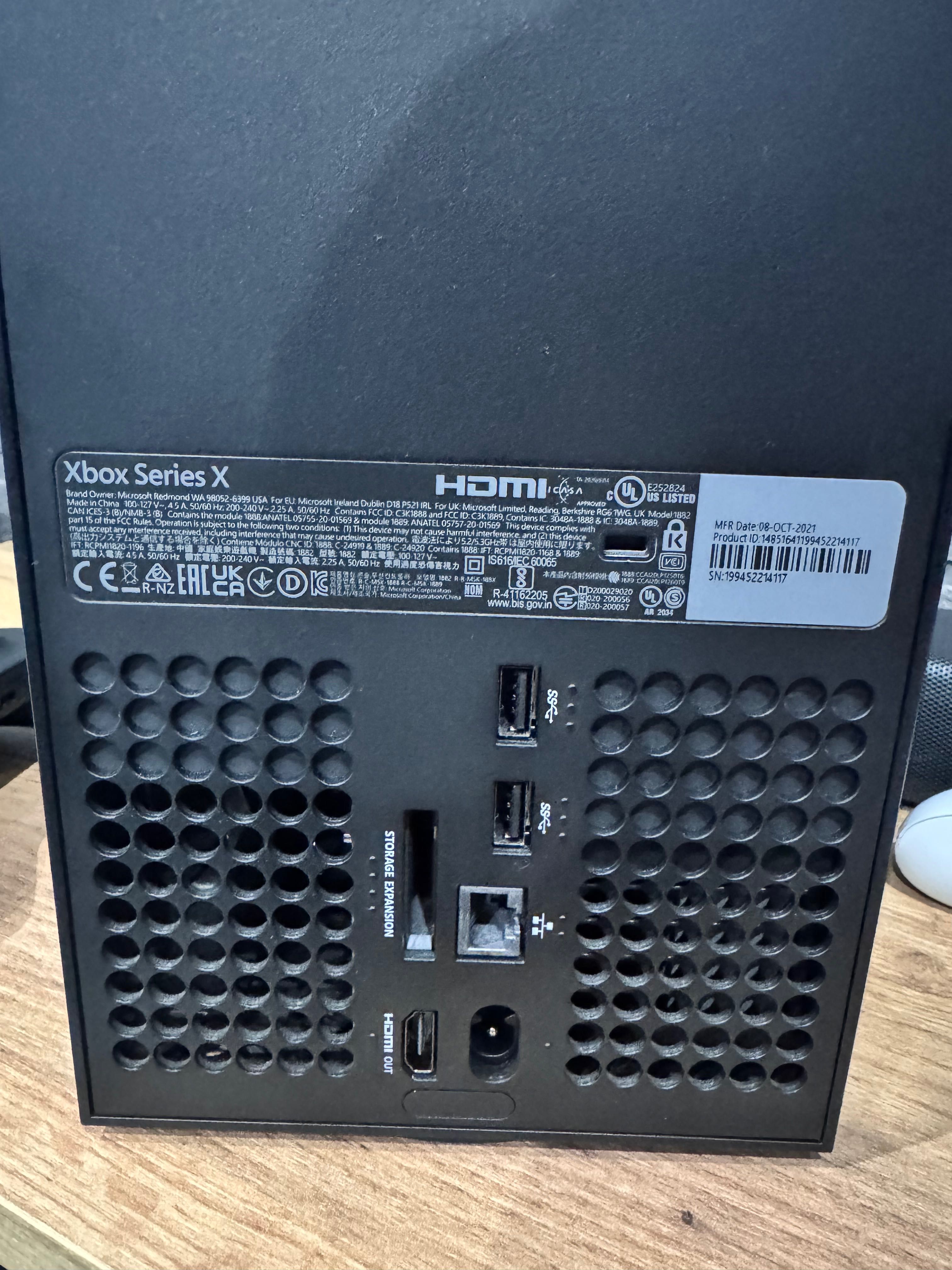 Xbox Series X + 2 Pady, Stan jak Nowy