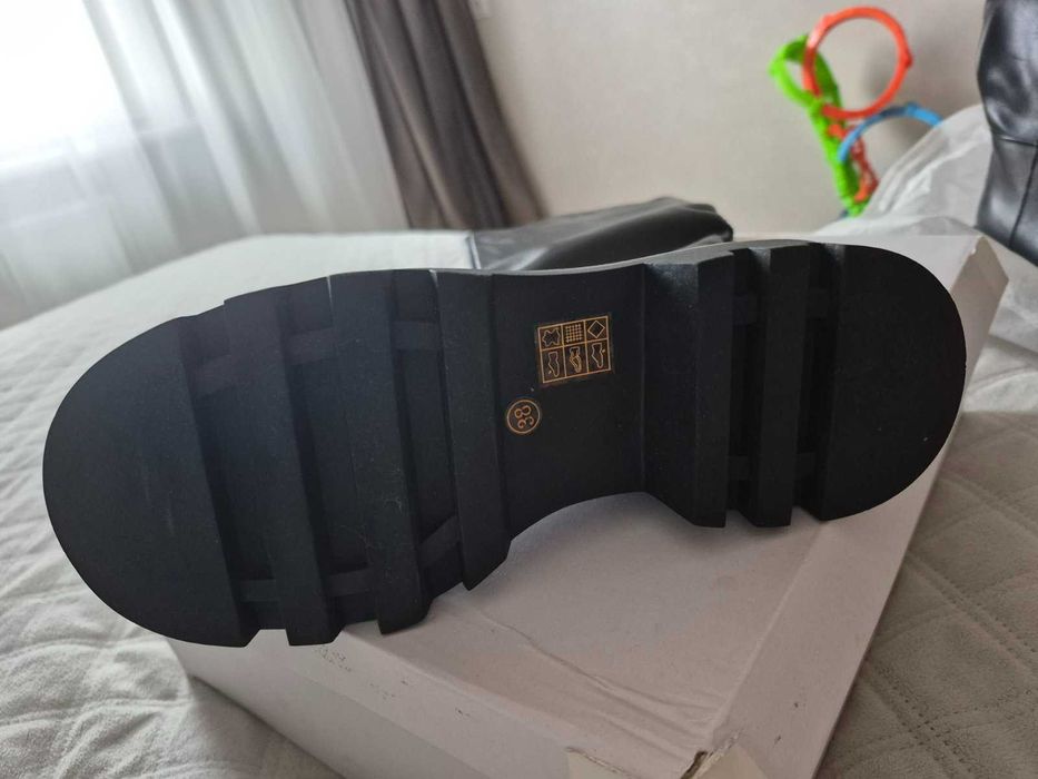 Нові шкіряні чоботи Estro на флісі. Розмір 38 (Не вдягались)