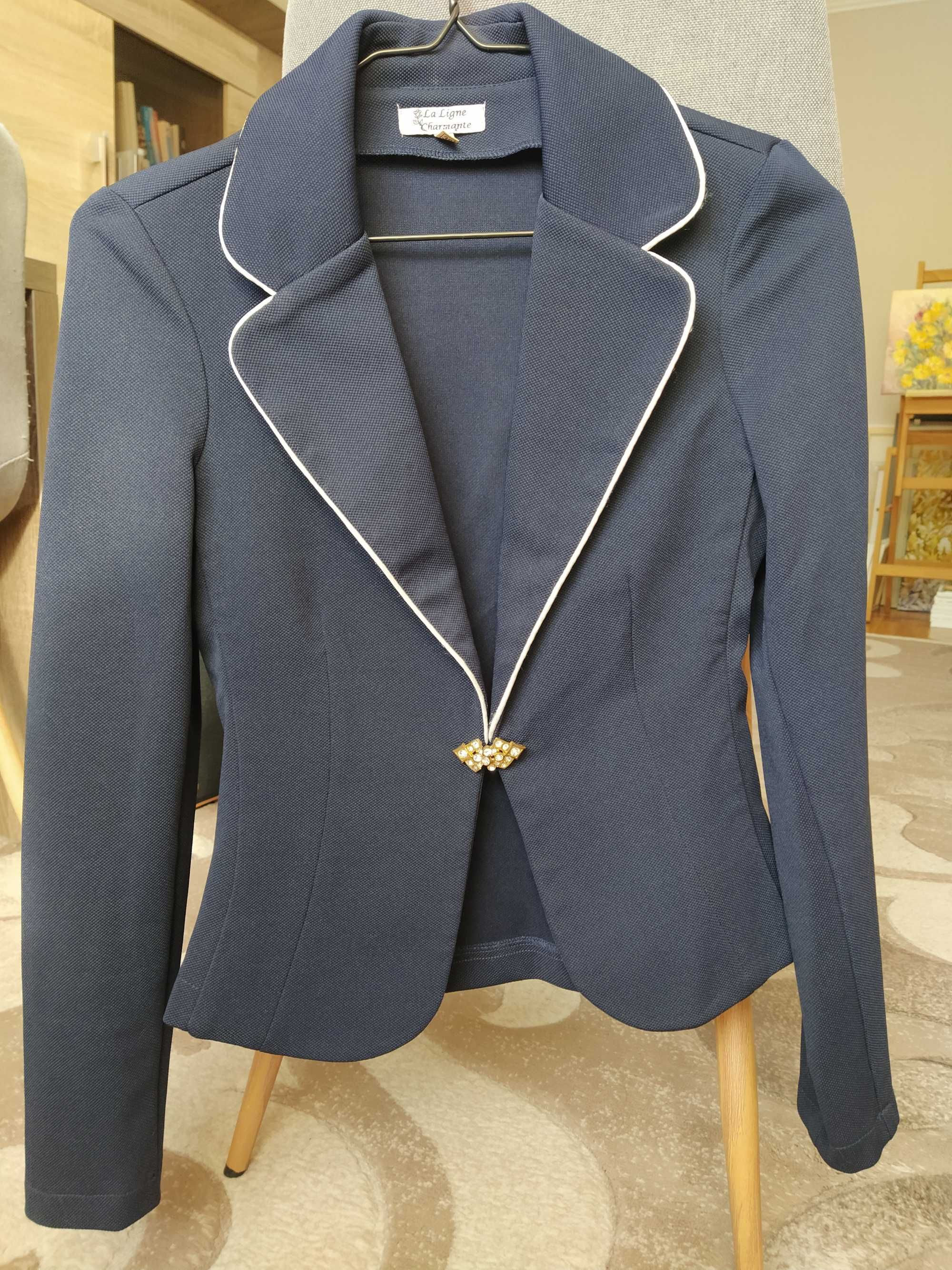 Пиджак нарядный из плотной костюмной ткани