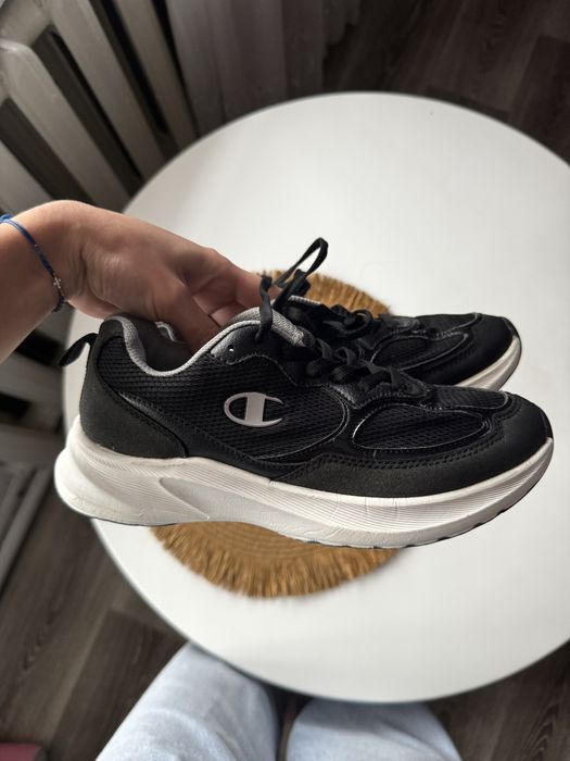 Легенькі та зручні кросівки champion 23 см