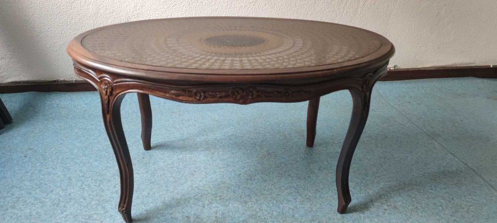 Mesa de Sala em Madeira Trabalhada – Ótimo Estado