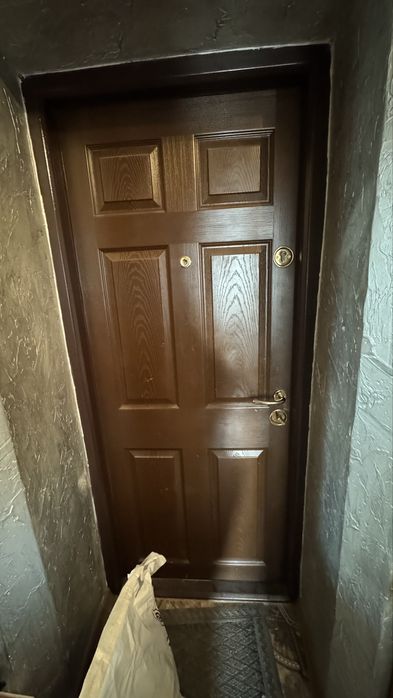 Вхідні міцні двері