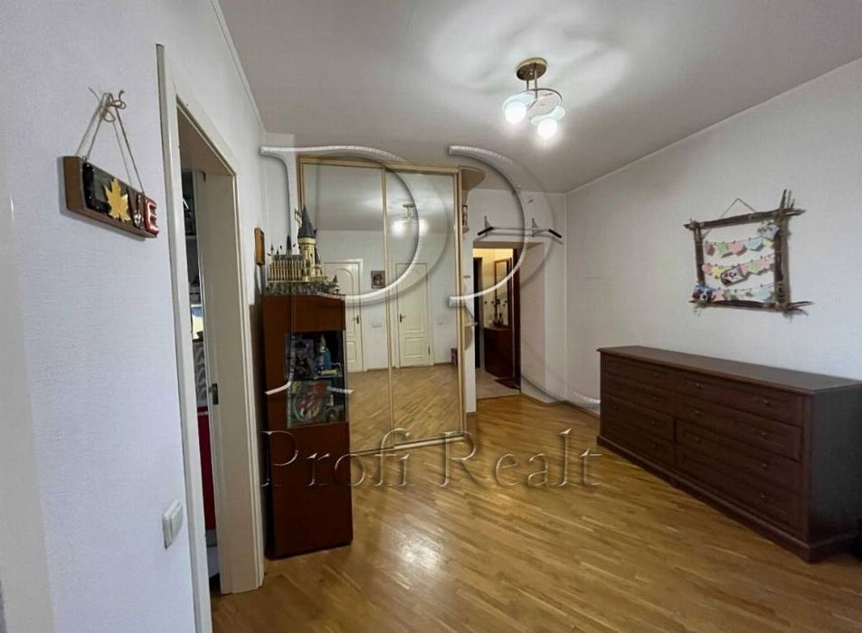 Продаж 2 кімн. квартири за адресою Смілянська 10/31 Волинська