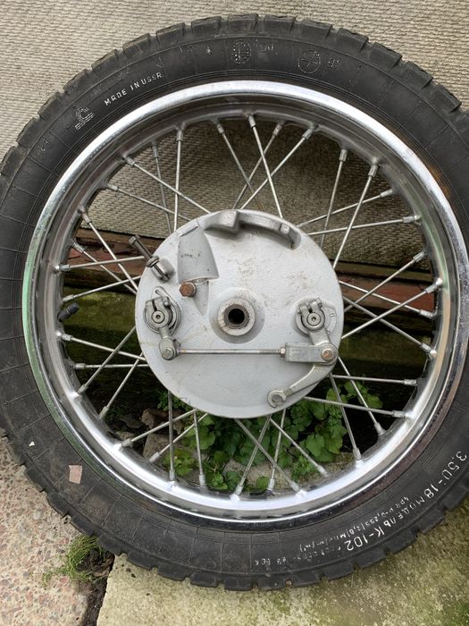 Задне і переднє колесо иж