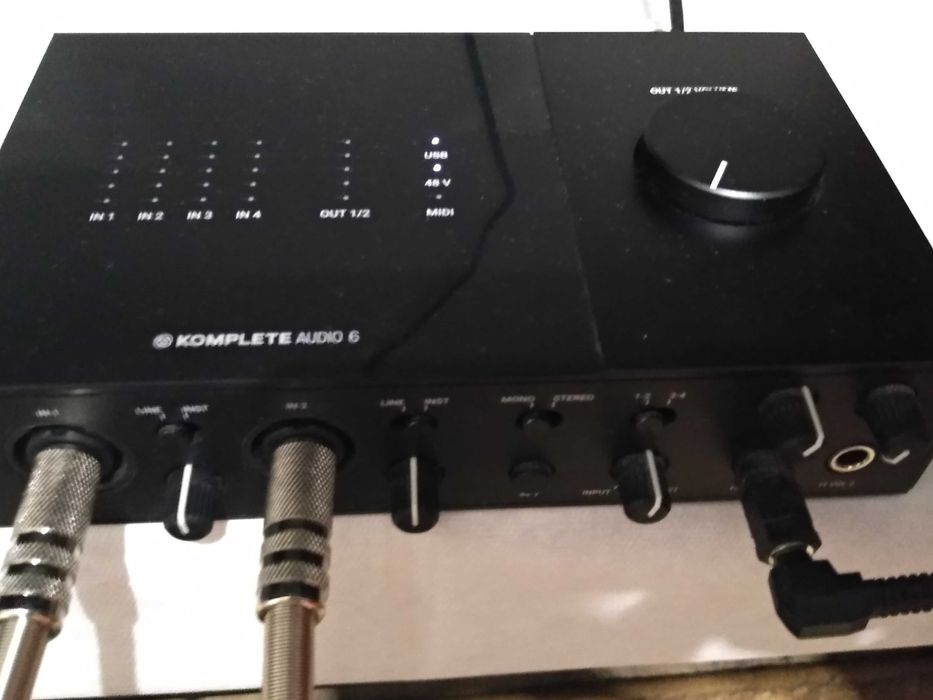 Звукова карта Native Instruments Komplete Audio 6 MK2