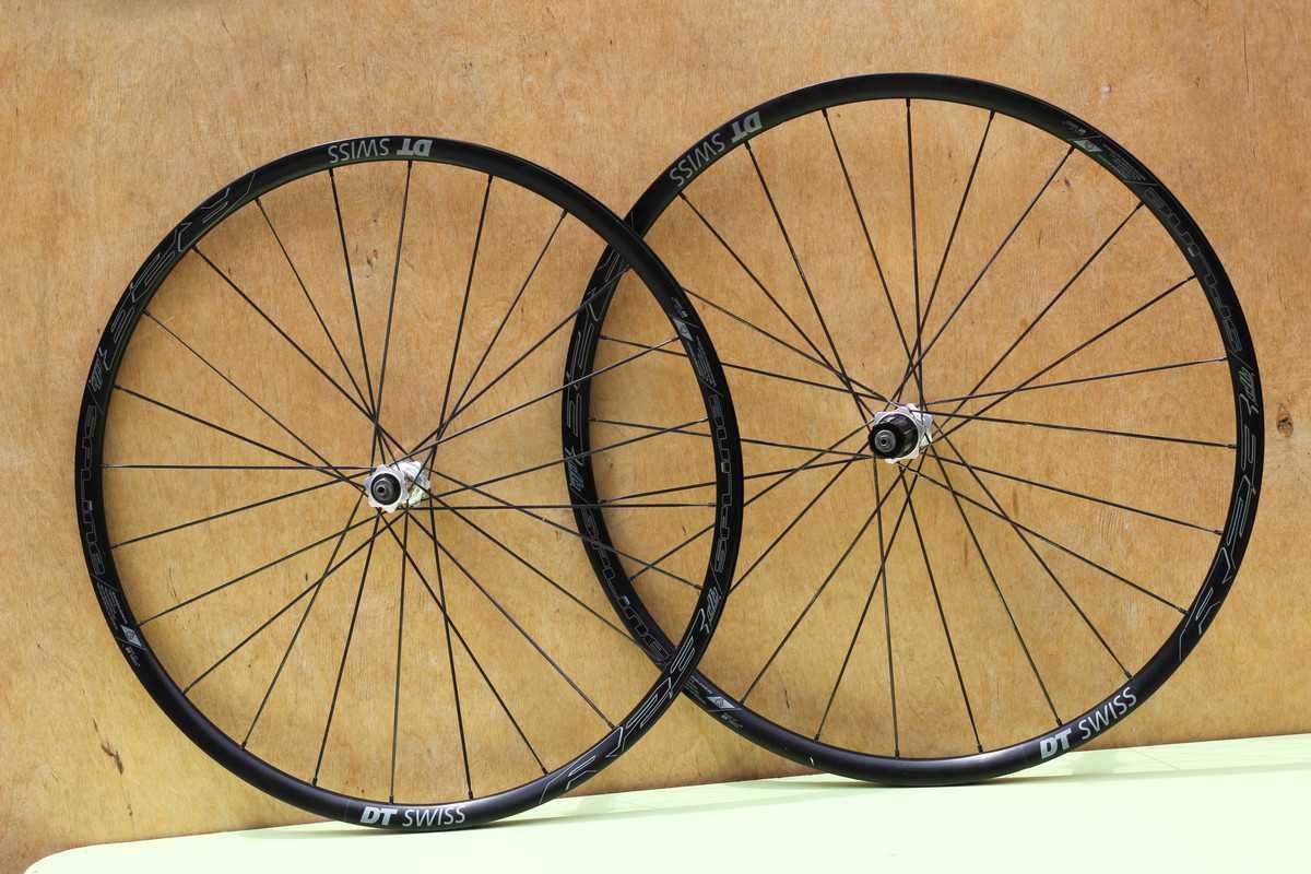 Колеса 28/700С: DT Swiss R32 Spline DB, TR, BMC