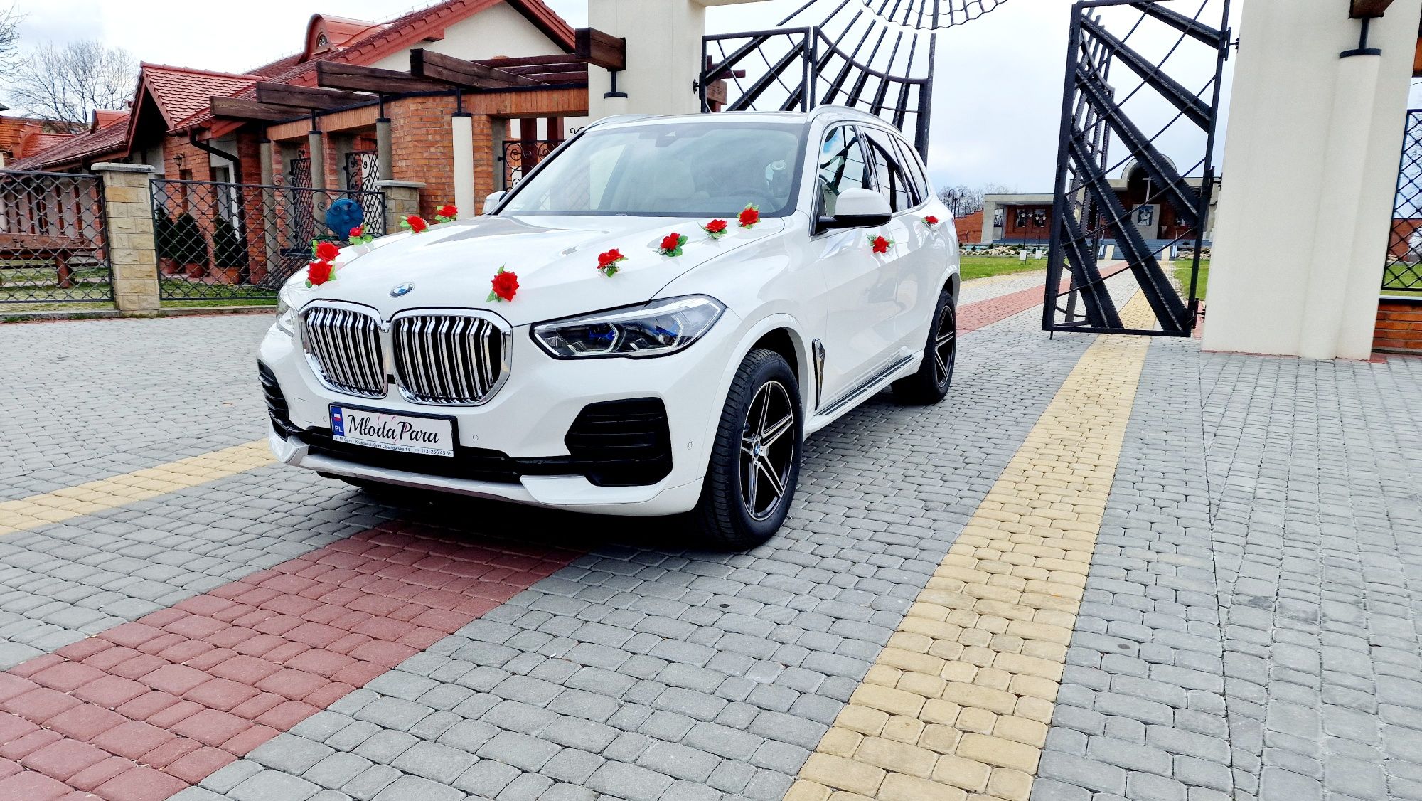 BMW X5. 4X4 Nowe Auto do Ślubu Samochód na Wesele Biały Suv