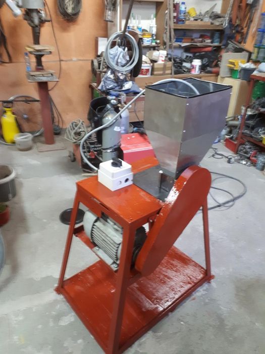 Gniotownik śrutownik walcowy do zboża kukurydzy