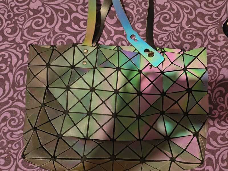 Opalizująca torba trójkąty damska holograficzna