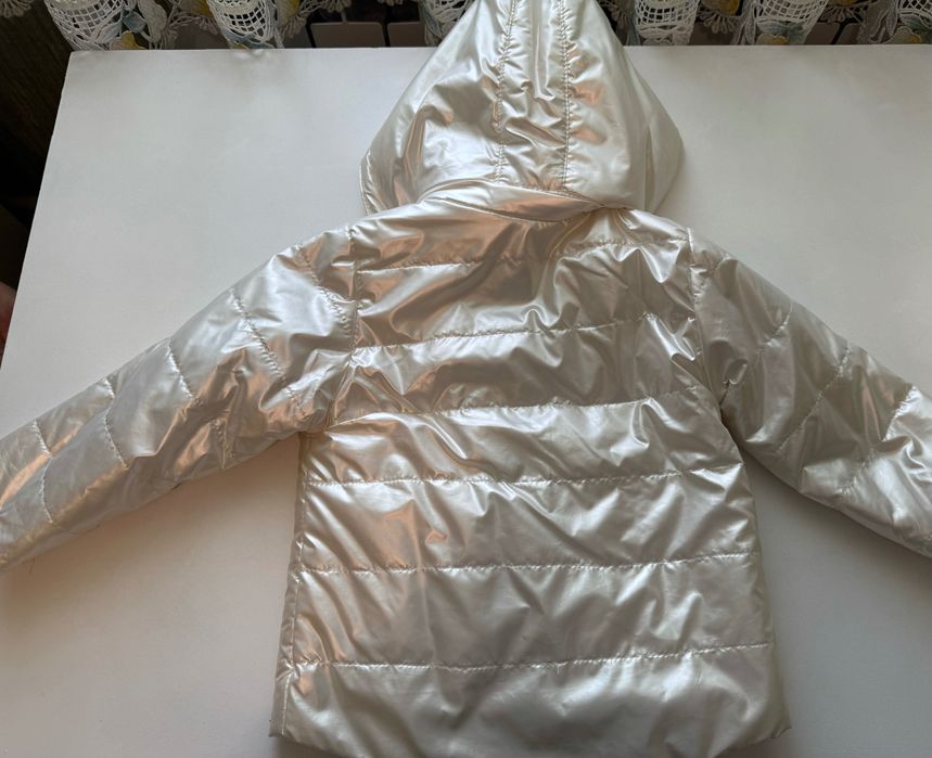 Стильна дитяча курточка для маленької модниці