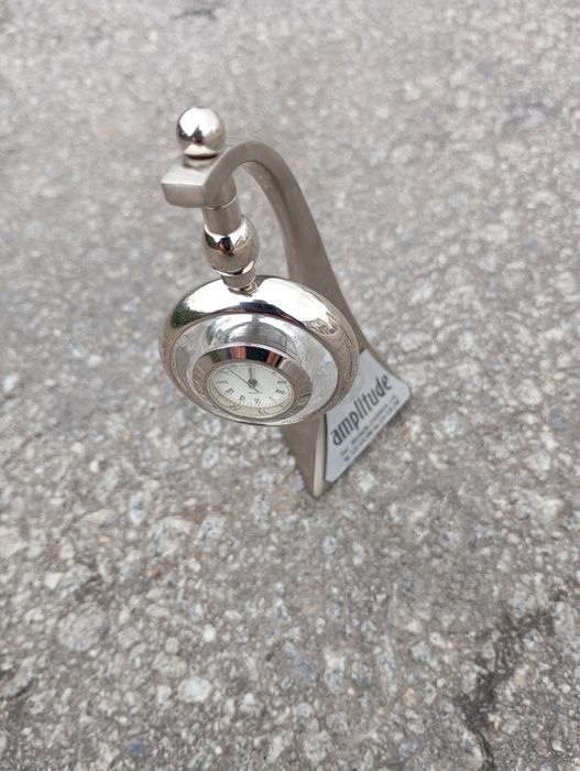 Vendo este relógio muito bonito bom estado a trabalhar