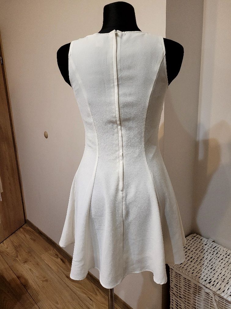 Biała sukienka, trapezowa 38 M przed kolano panieński