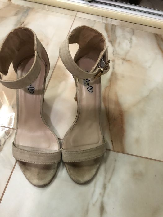 Босоніжки жіночі бежеві