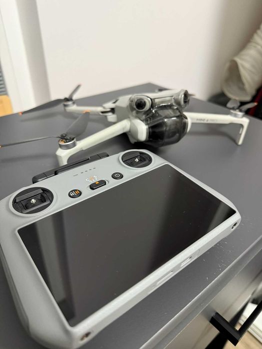 Dron DJI Mini 4 Pro Fly More Combo (RC 2) Stan bardzo dobry – 3000 zł