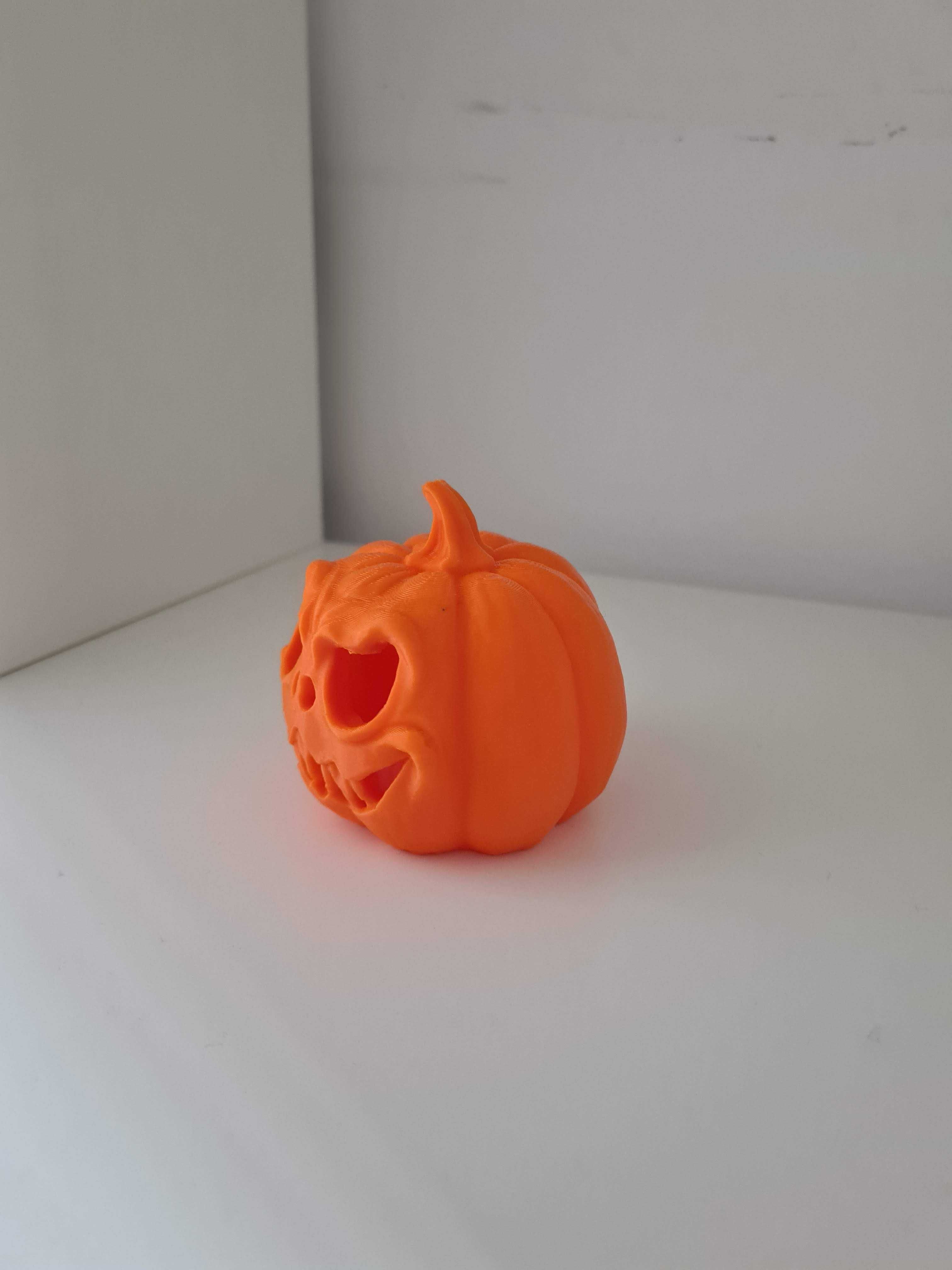 Decore a sua casa com esta Abobora Halloween inclui LED.