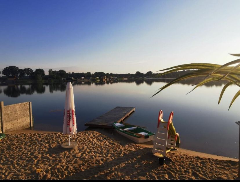 Domek nad jeziorem jacuzzi sauna linia brzegowa prywatna plaza TOP 8os