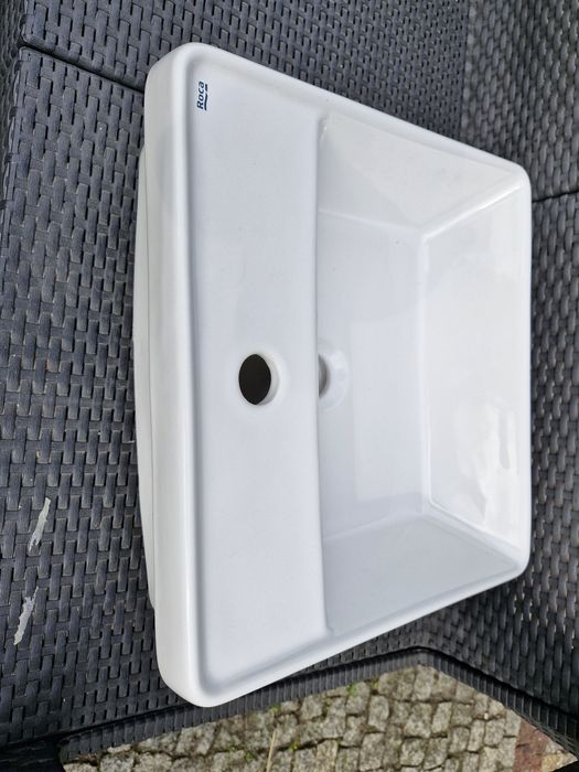 Umywalka nablatowa wpuszczana Roca