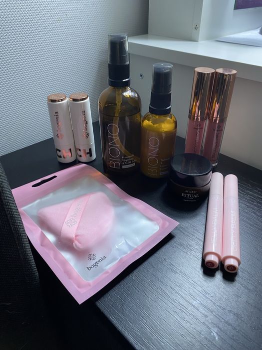 Лот декоративної та доглядової косметики