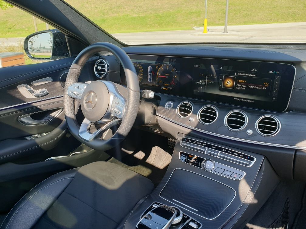 Wynajem Mercedes W213 E220D 4 matic. Wypożyczalnia samochodów.