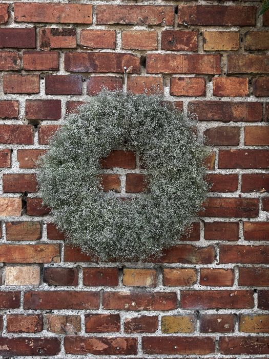 Ręcznie robiony wianek z suszonej gipsówki