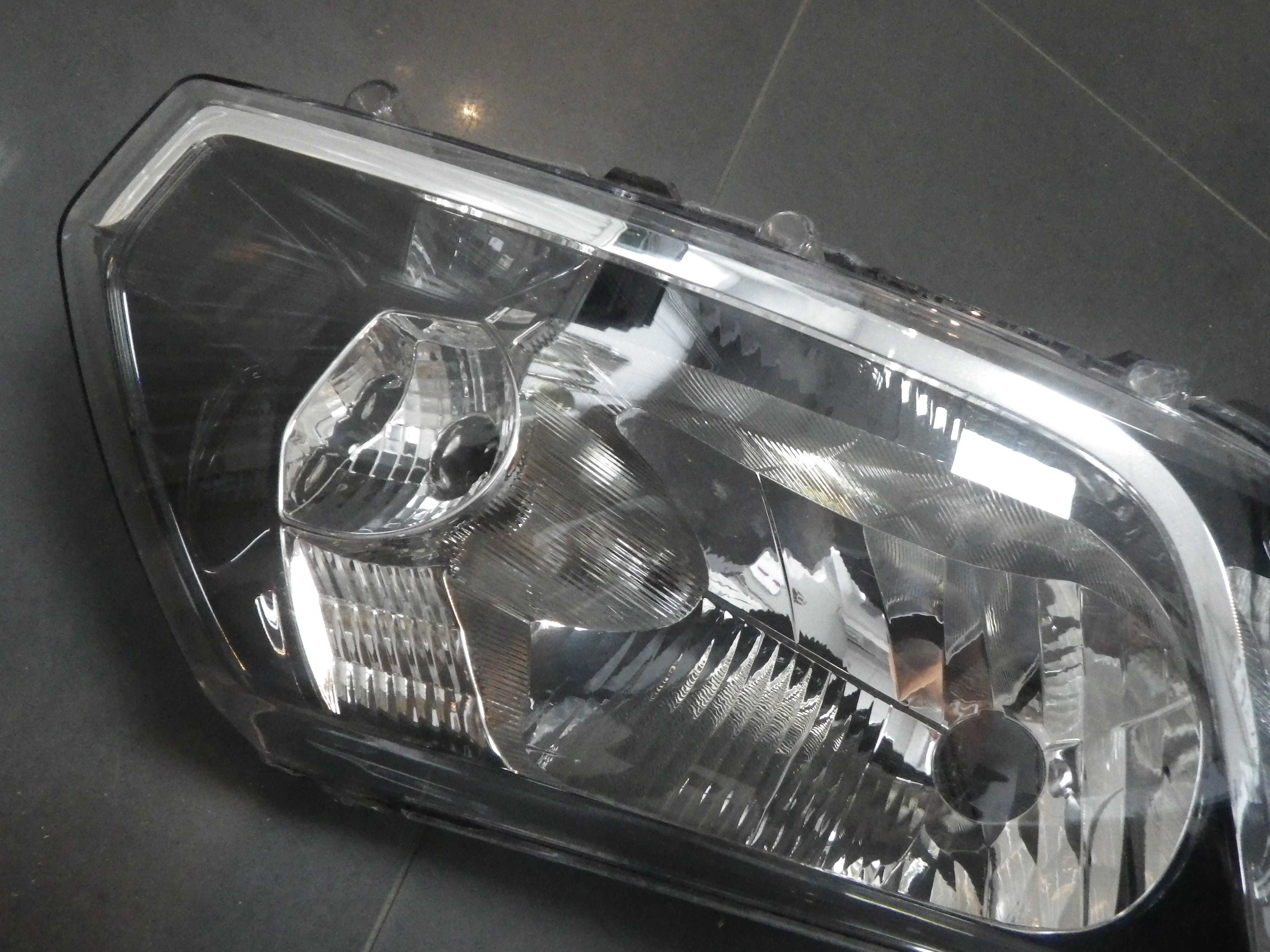 Lampa Reflektor prawy przód  DACIA SANDERO II  12-20