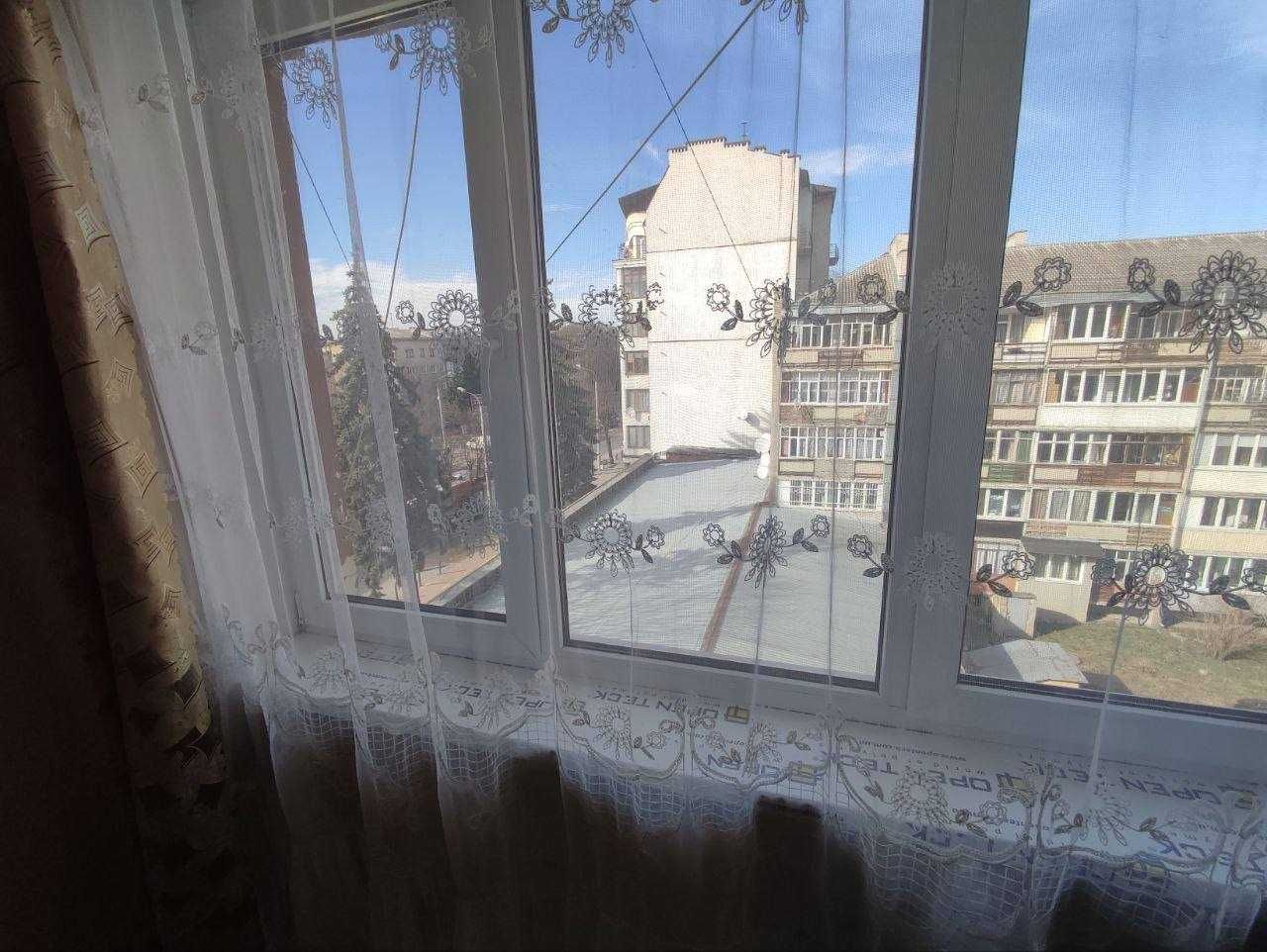 Центр. продаж 3 к. по вул.  Галицька
