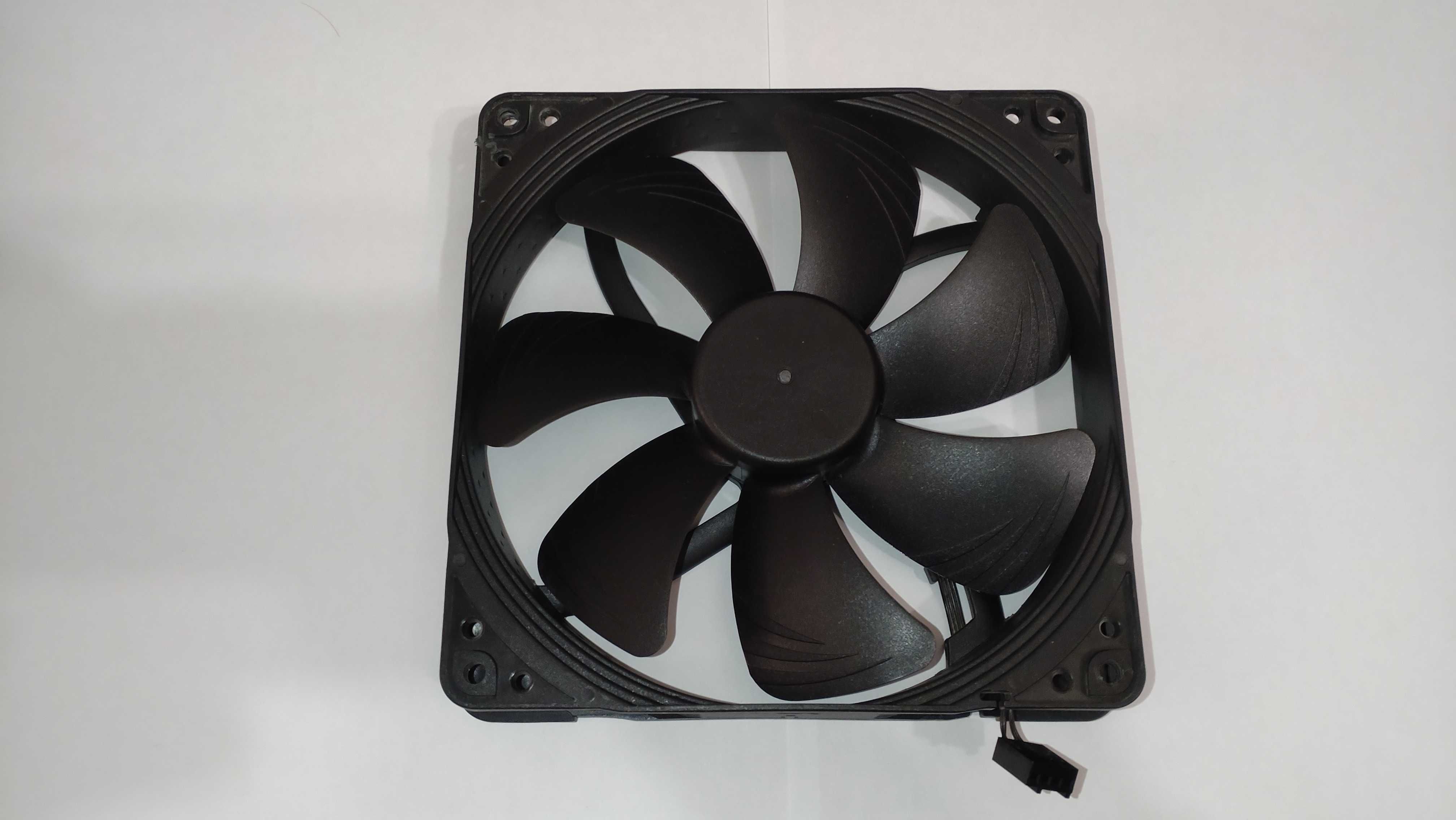 Noctua NF-A14 PWM chromax.black.swap