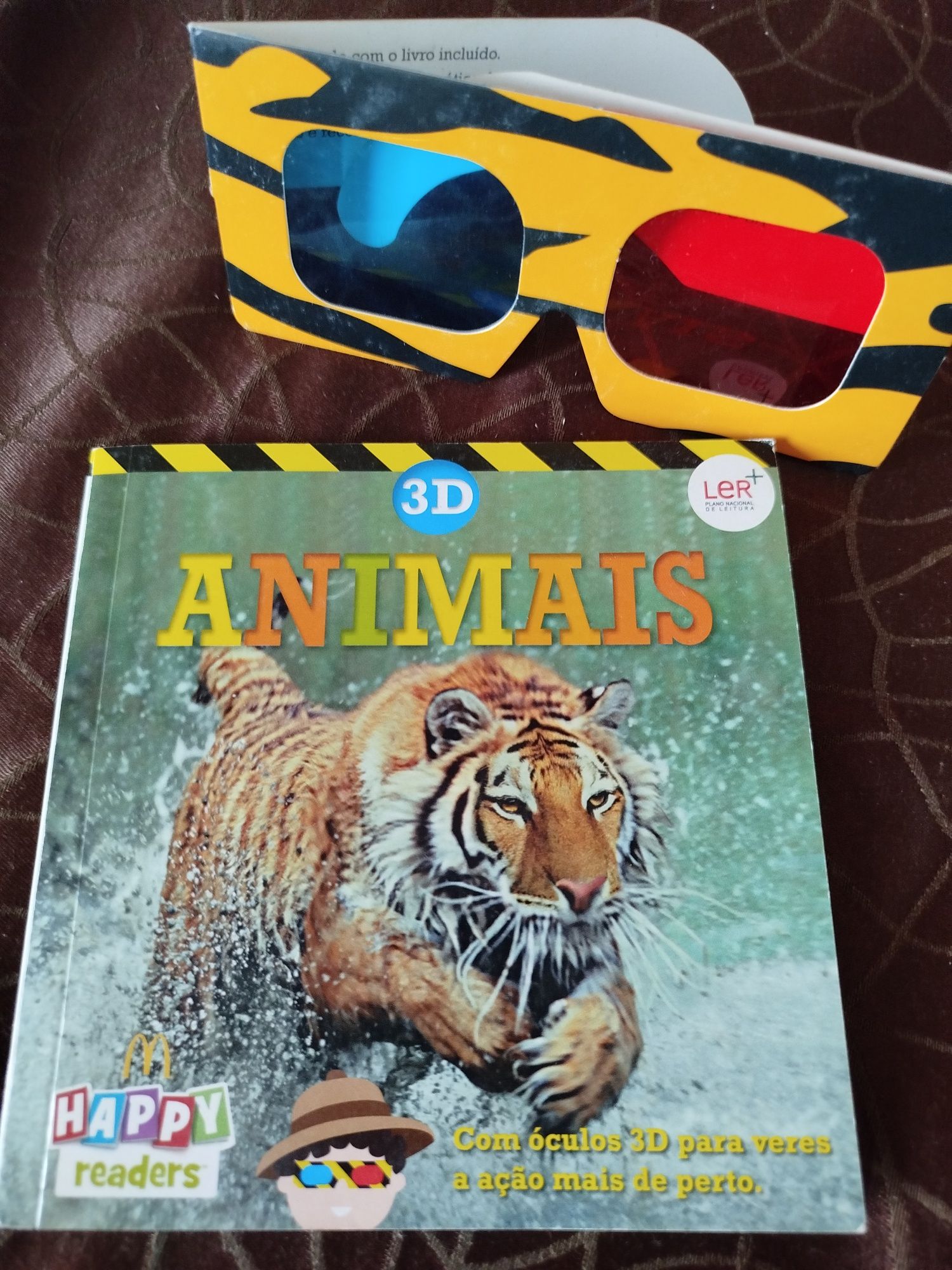 Brinquedos diversos,2 puzzles,livro 3D Animais