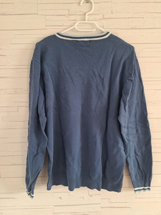 Niebieski sweter