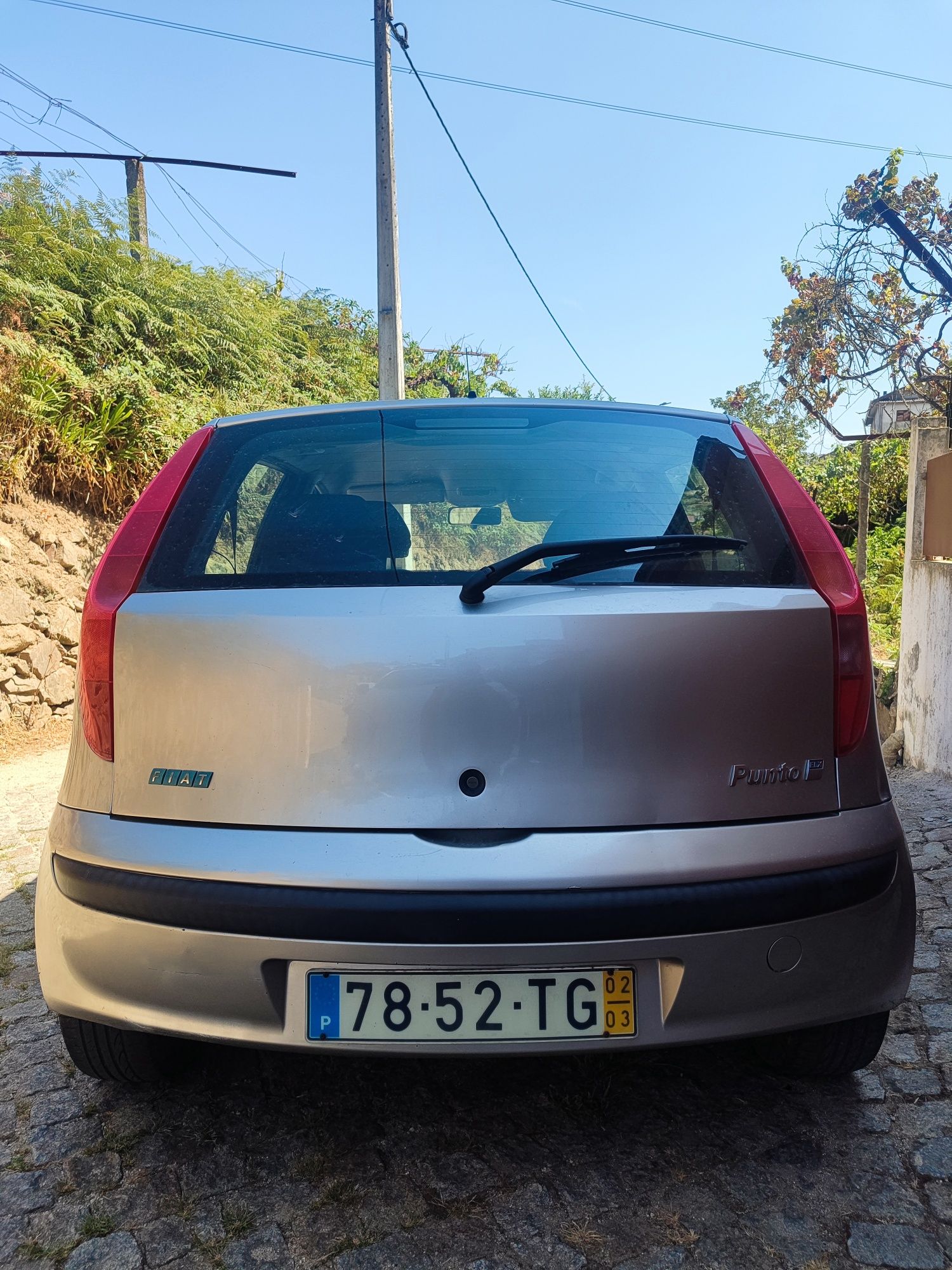 Fiat Punto ELX Económico e Fiável, Ideal para Cidade