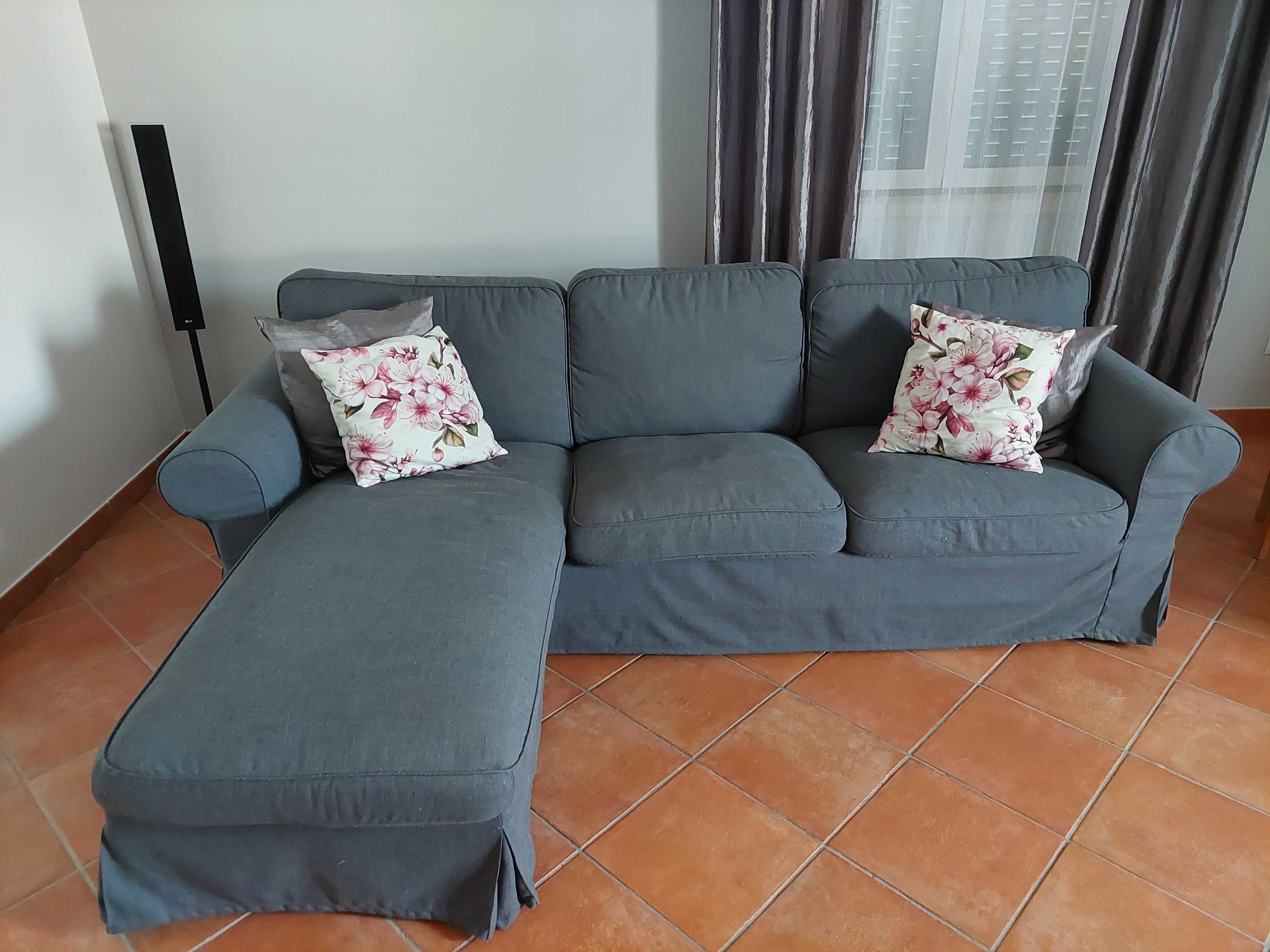 Sofá  com Chaise Long