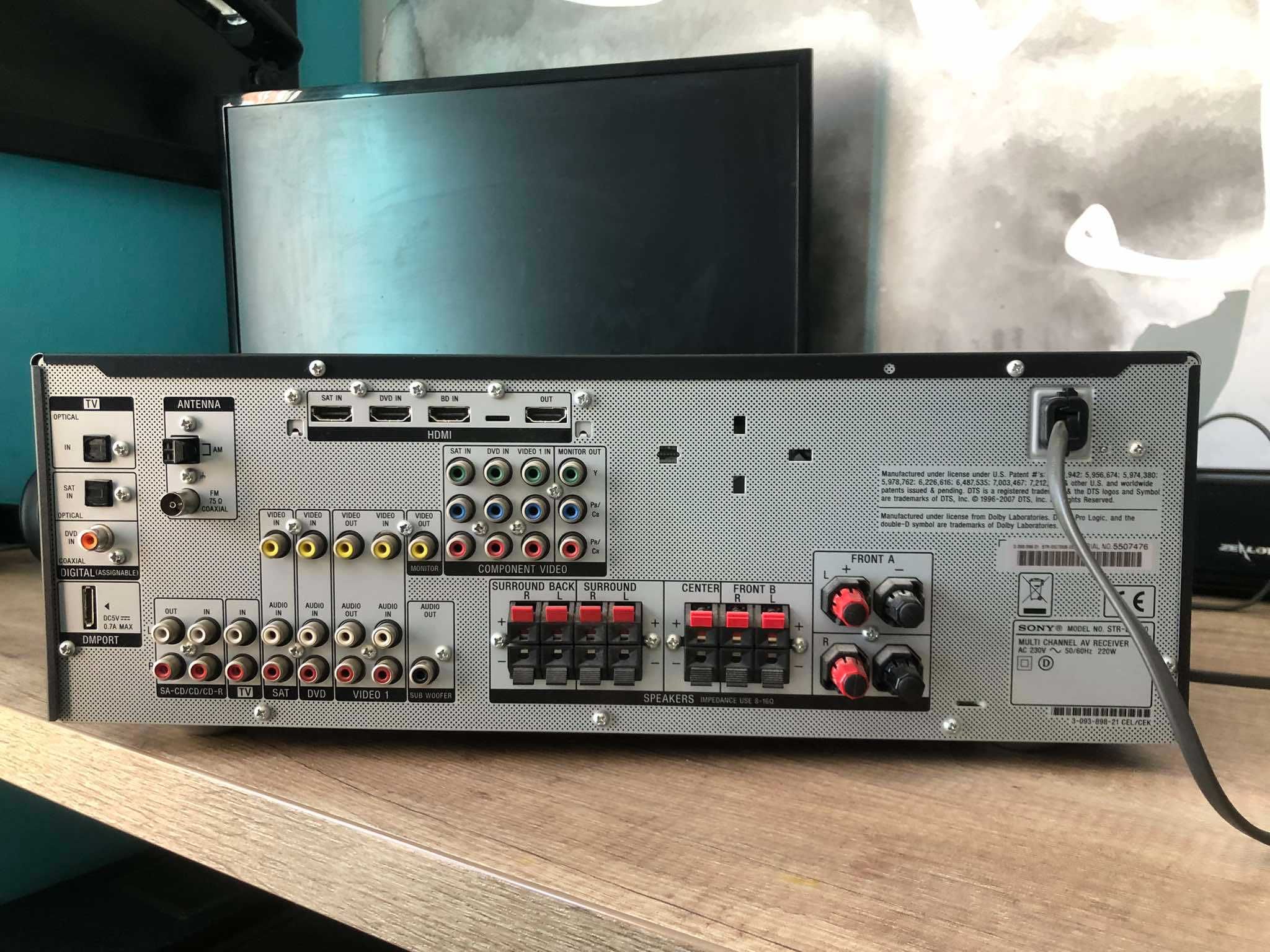 Amplituner SONY
STR-DG720