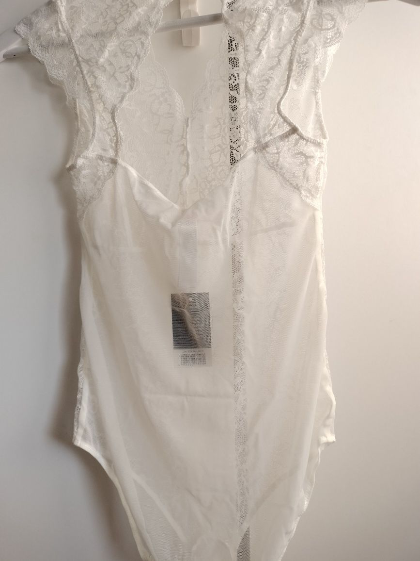 Koronkowe białe body