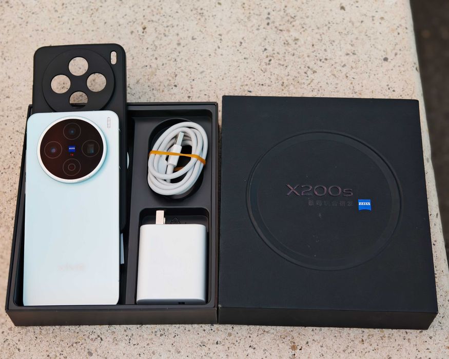 Vivo x200s 12/256 как новый, компактный