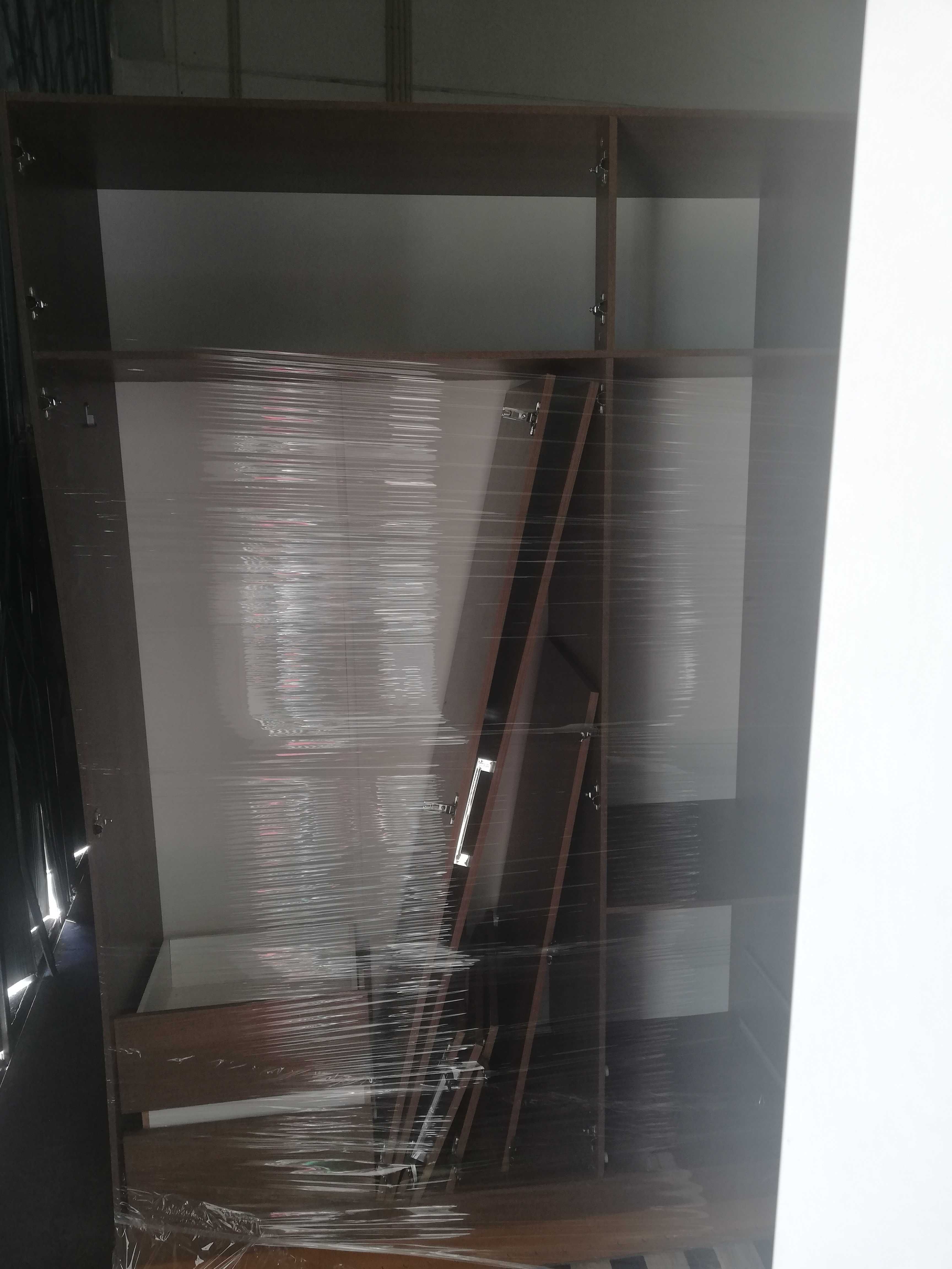 Vendo roupeiro 3 portas