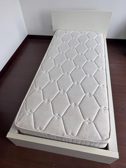 Cama solteiro com colchão