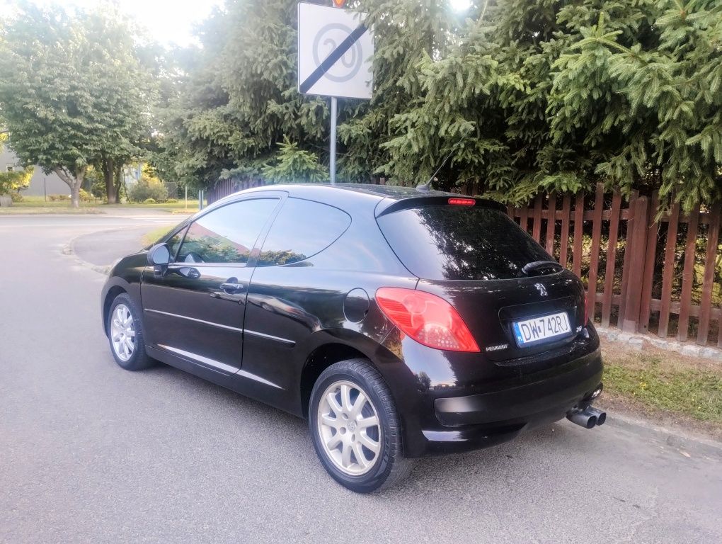 Peugeot 207 1,4benzyna 2009r