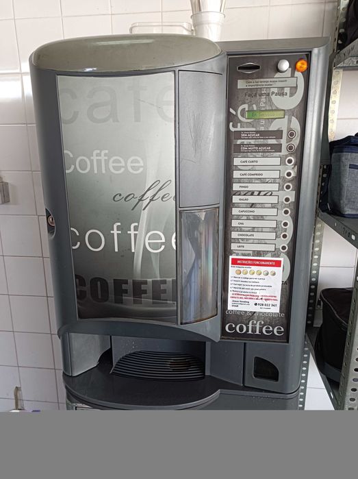 Máquina vending Necta Brio 250