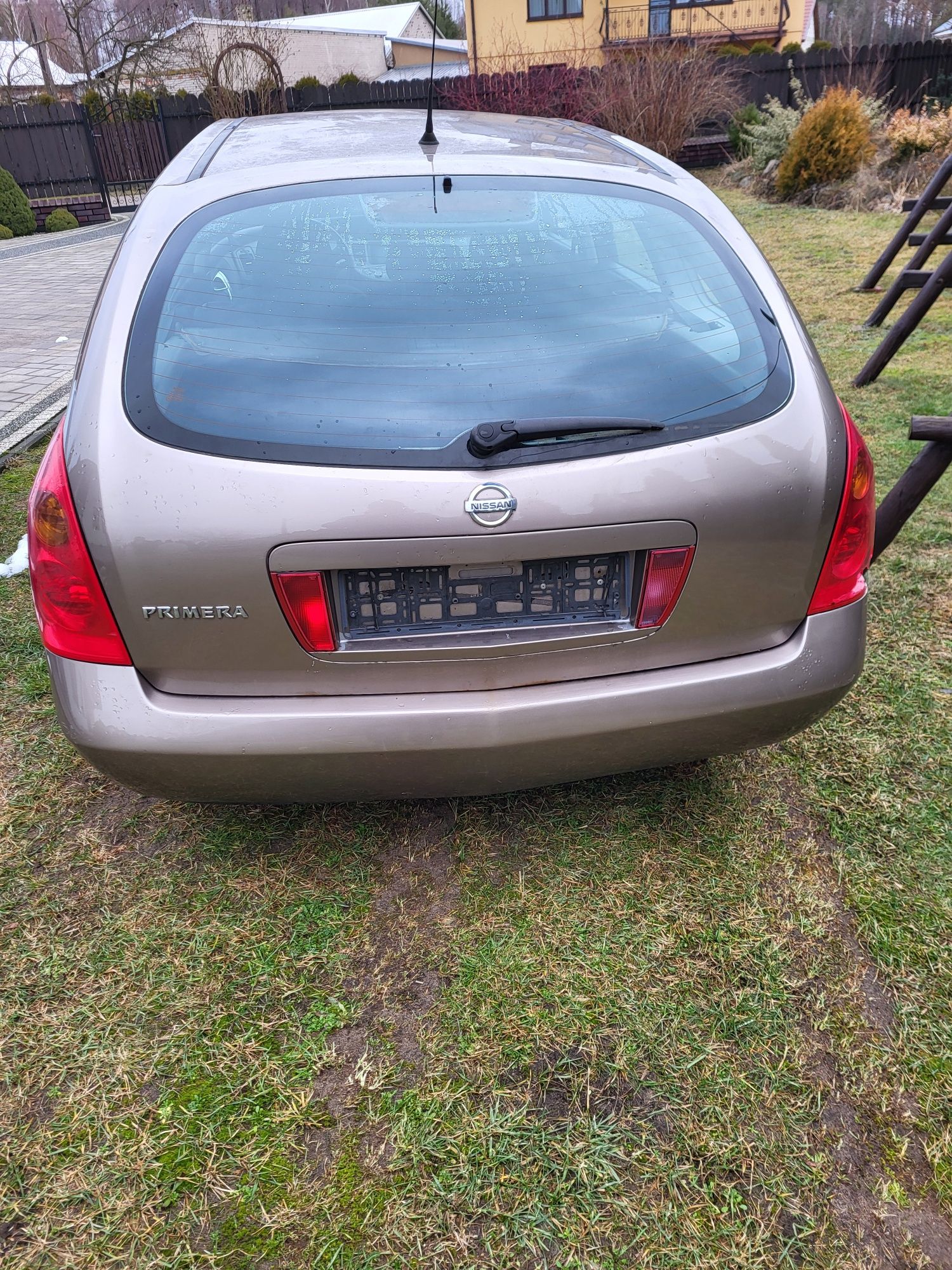 Przód Nissan Primera P12 1.8 kolor C30G