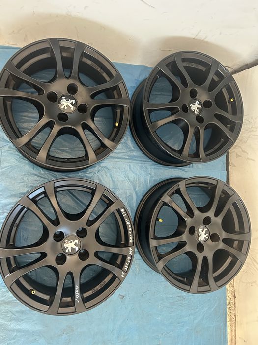 647 Felgi Alumniowe PEUGEOT R 16 4x108 otwór 65 Bardzo Ładne Czarne