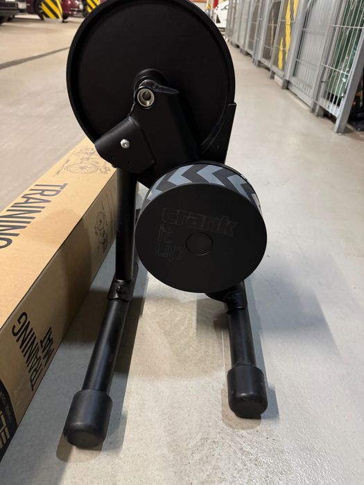 Trenażer Wahoo Kickr Core+ mata wyciszająca