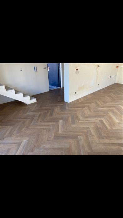 Montaż jodelki, paneli podlogowych , listew przypodlogowych.