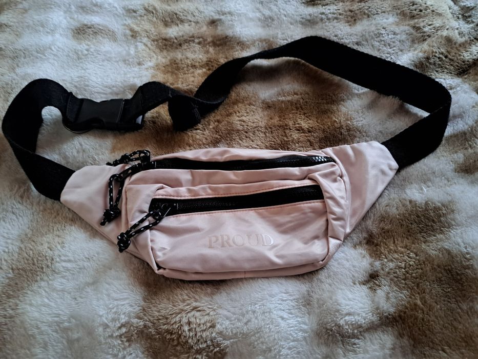 Продам сумочку бананку