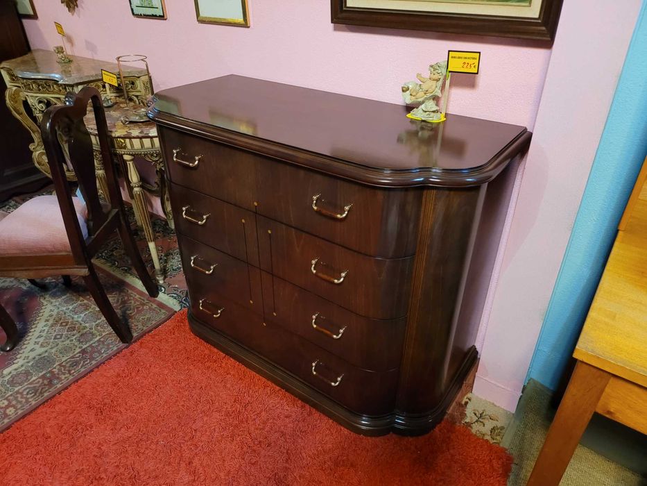 Grande cómoda - Muito bom estado geral