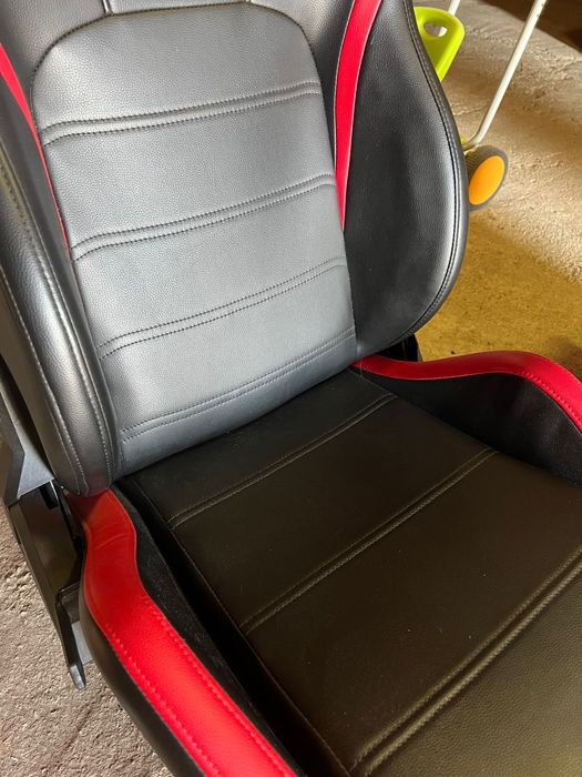 Cadeira backet e volante thrushmaster