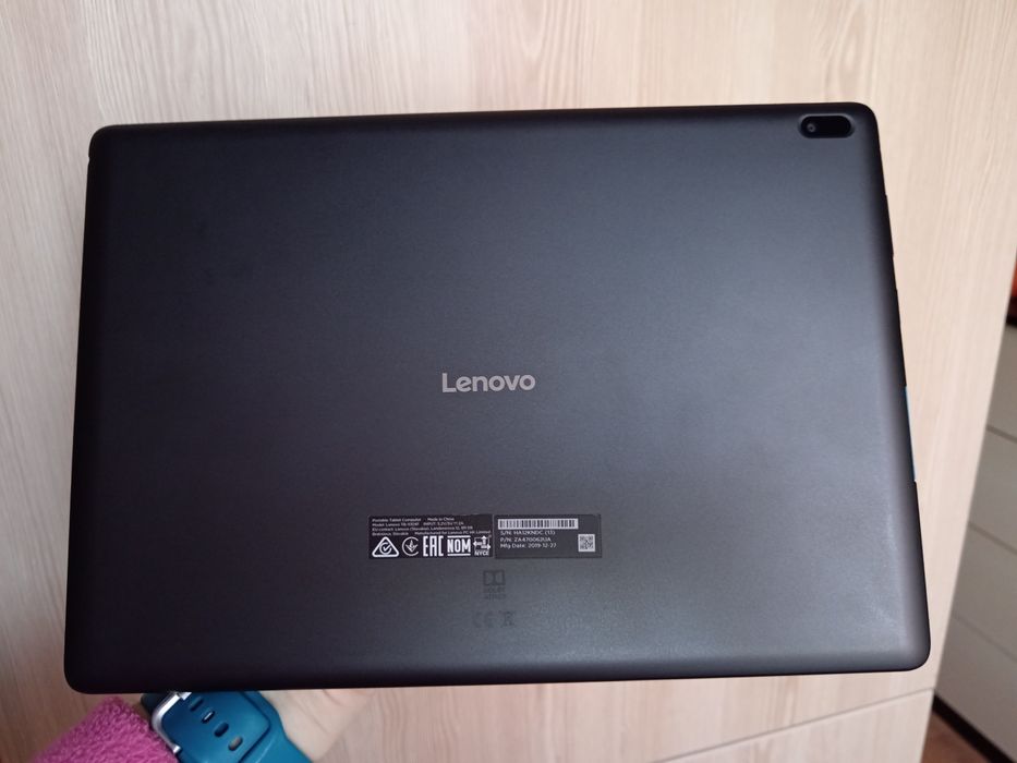 планшет Lenovo Tab E10 2 чохла+поклеєне скло (дуже гарний стан)