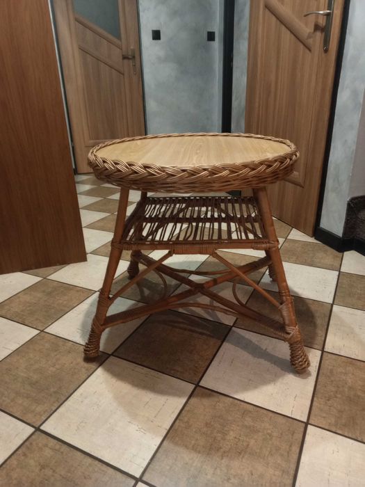 Stolik wiklinowy