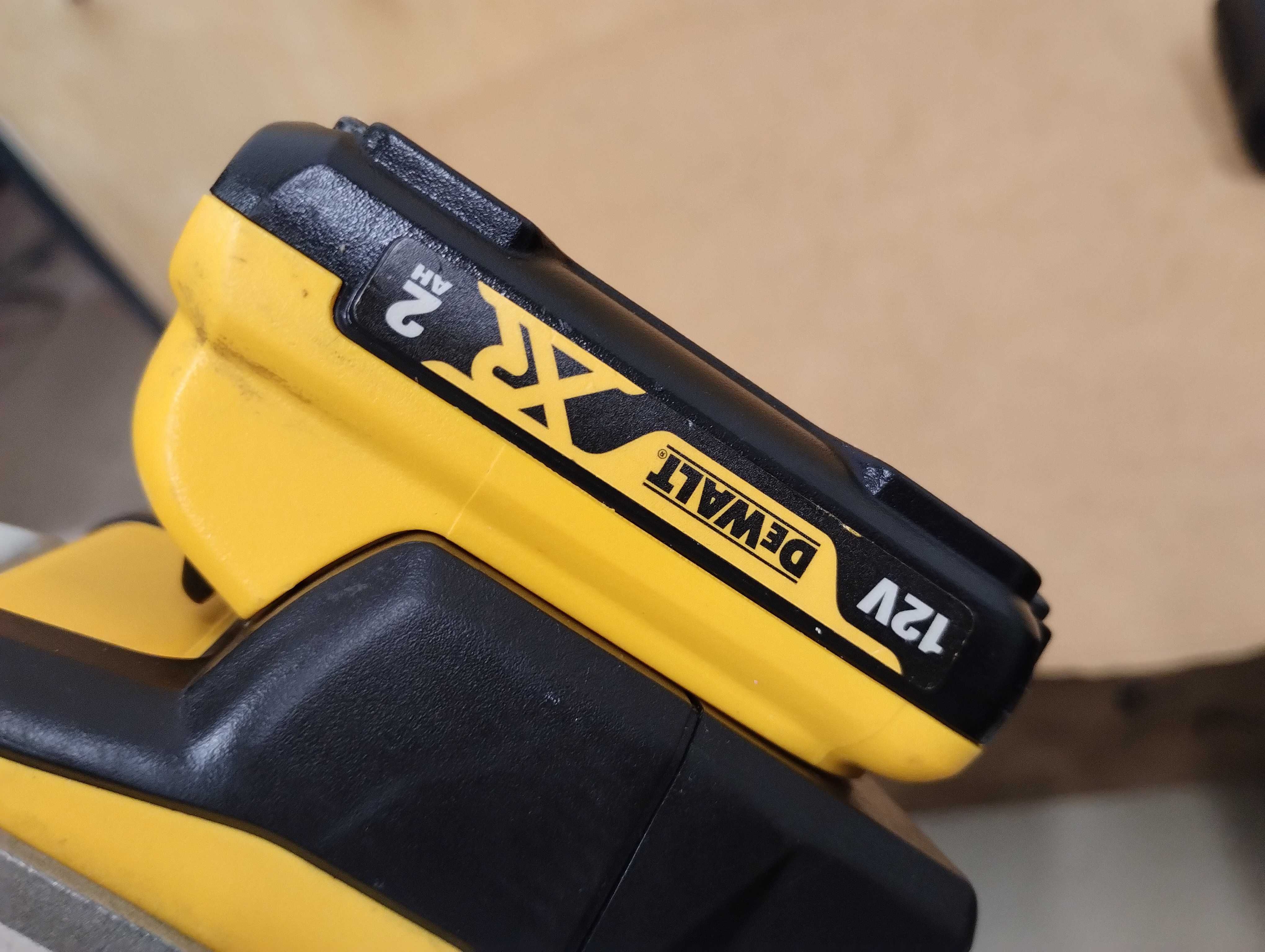 Laser Krzyżowy Zielony DeWalt DCE089G  zestaw 2020 rok