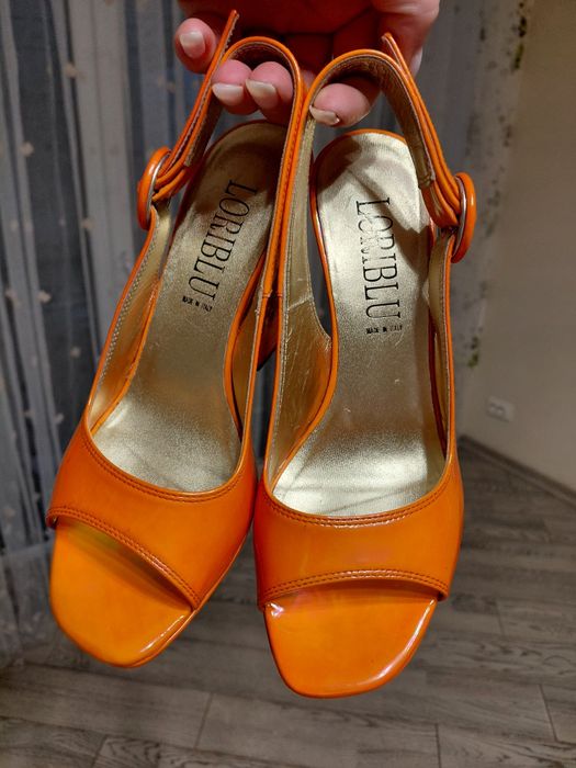 Босоніжки, Італія, шкіра